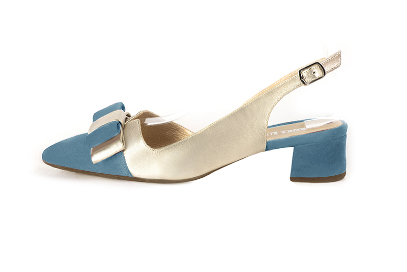 Peacock blue and gold elegant slingback heels, with a bow on the front. Tapered toe. Low flare heels. - Florence KOOIJMAN